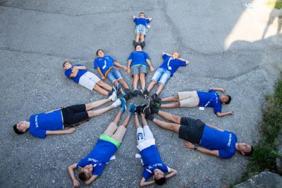 20 Gruppenbilder Unihockey Camp
